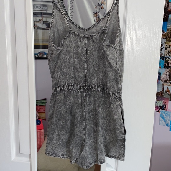 Forever 21 light grey romper - Picture 2 of 2